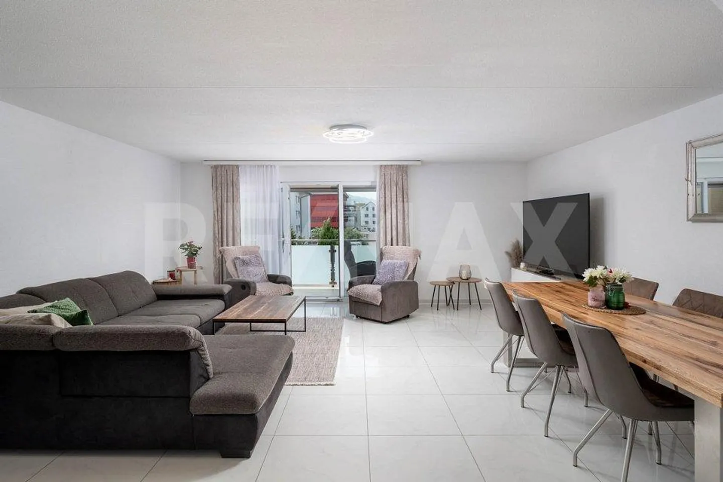 Appartamento 4.5 locali con balcone soleggiato e arredamento di alta qualità... - Foto 6 di 13