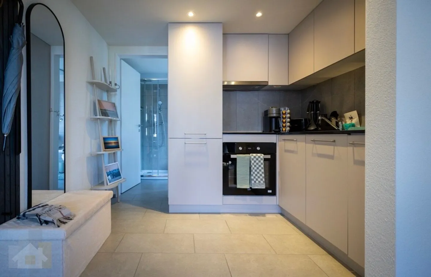 Suite d'affaires moderne et meublée de 2,5 pièces à Romanshorn - Photo 3 sur 8