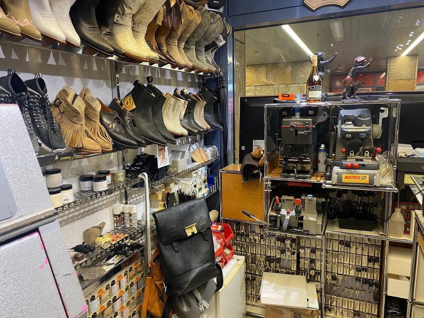 Nachfolger für Schuh- & Schlüsseldienst in Toplage (Zug, CH) gesucht - Foto 3 von 5