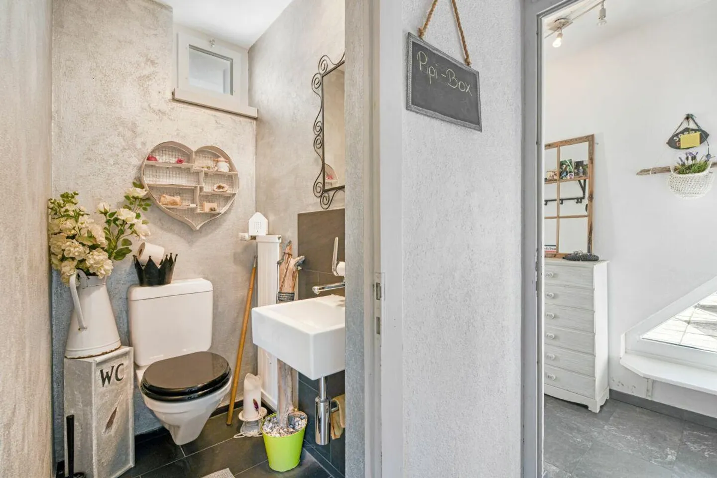 Freistehendes 5.5-Zimmer-Einfamilienhaus mit Gartenidylle und viel ... - Foto 8 von 12