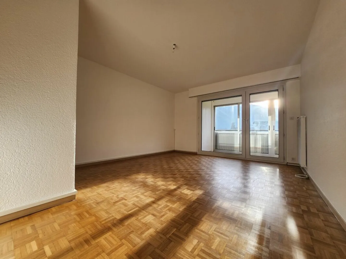 Sehr schöne 3,5 Zimmer mit freiem Blick nach Südwesten - Foto 1 von 9
