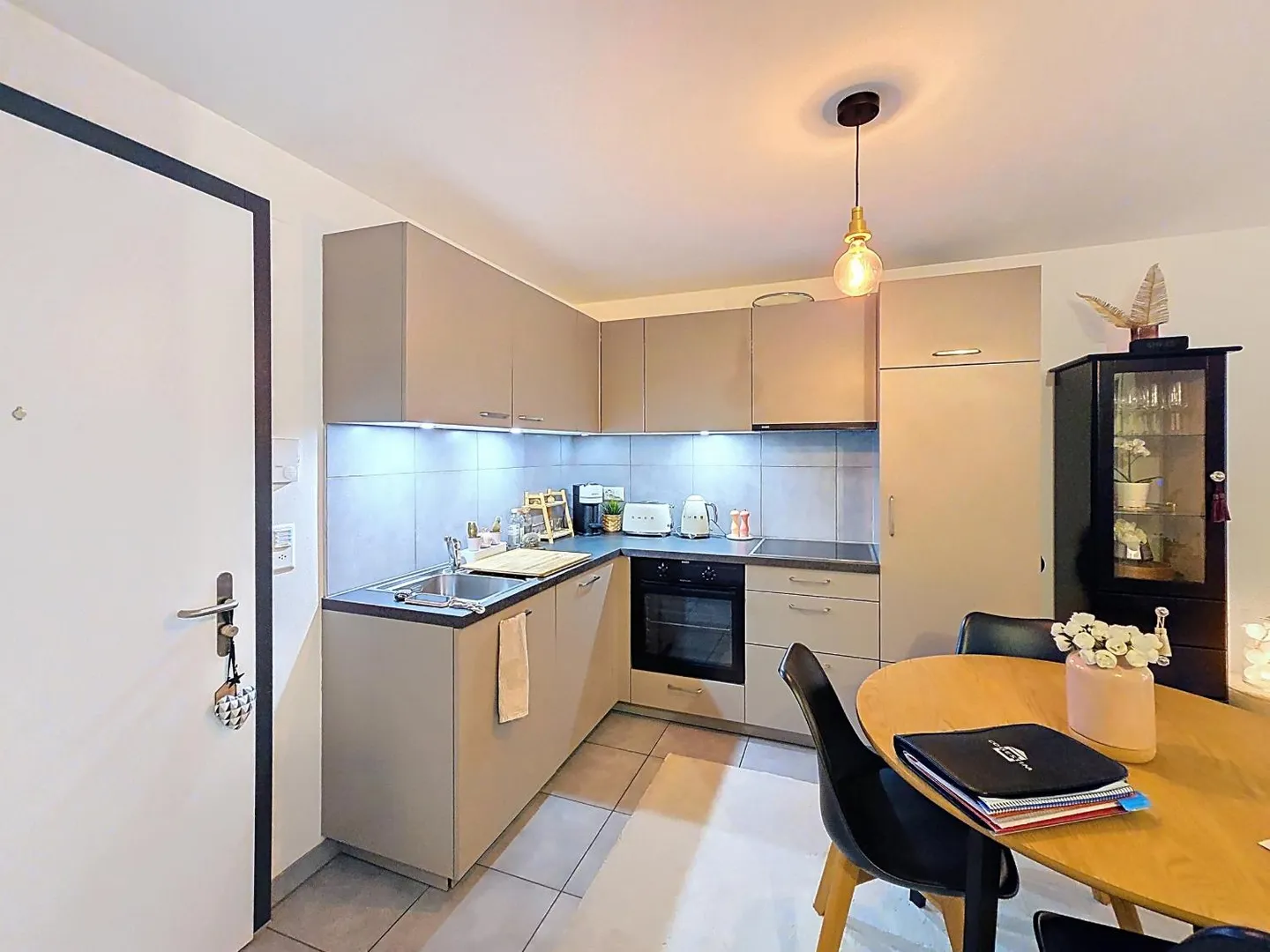 2.5 Room Apartment - Photo 3 of 6