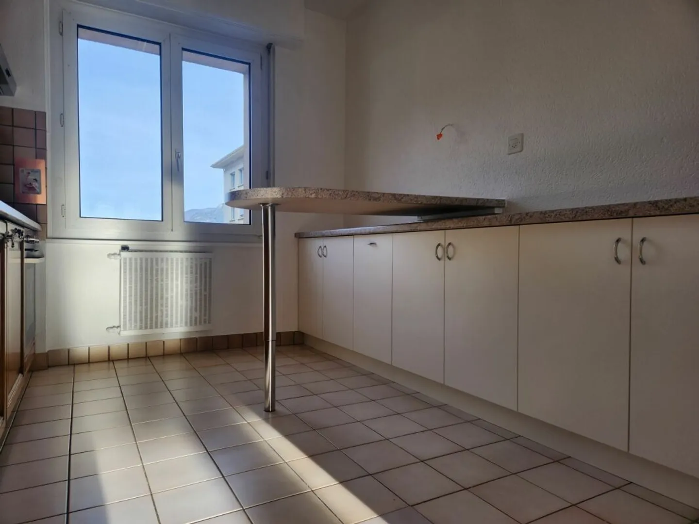 Sehr schöne 3,5 Zimmer mit freiem Blick nach Südwesten - Foto 3 von 9