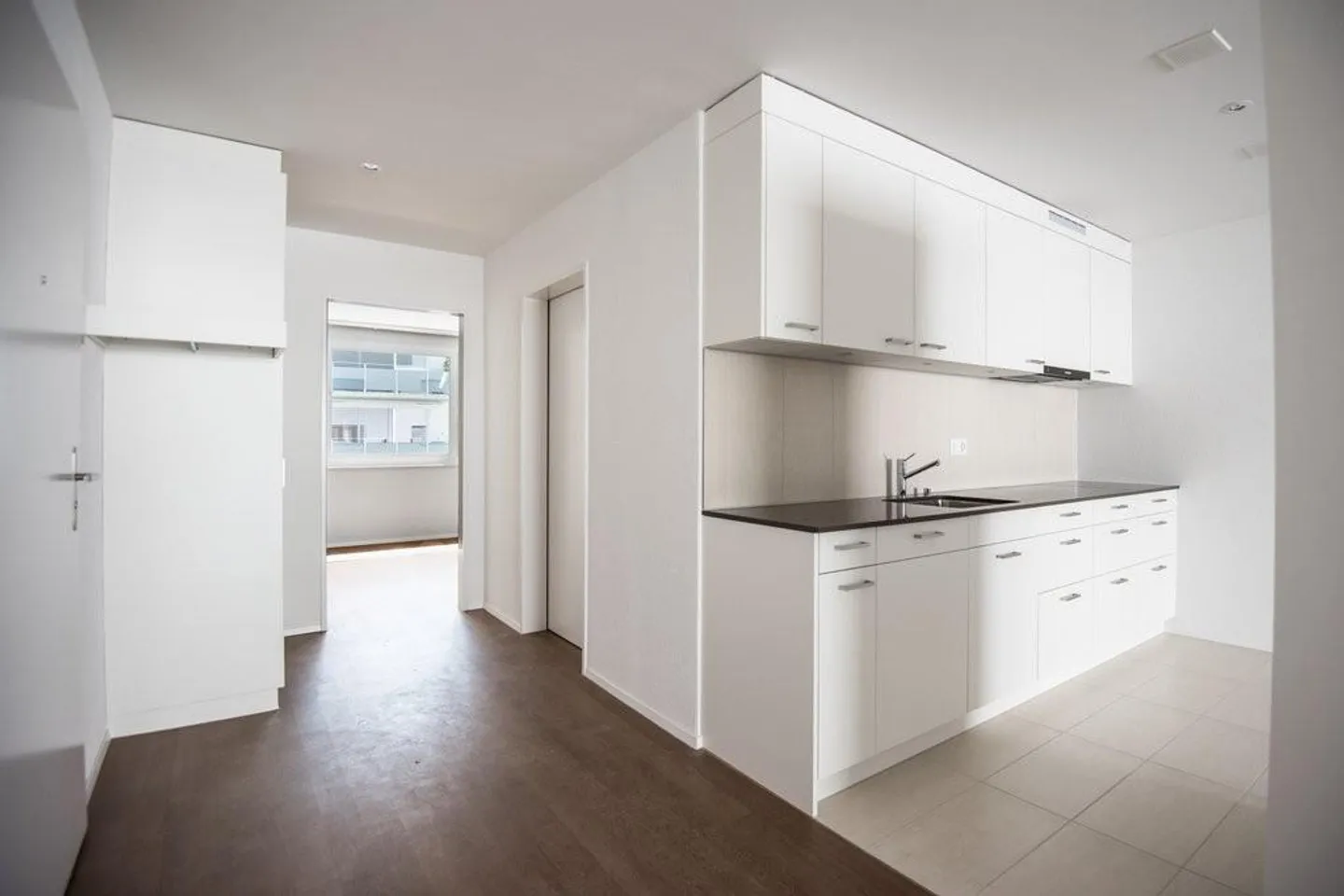 Modern 2.5-room apartment with large balcony - Photo 1 of 10