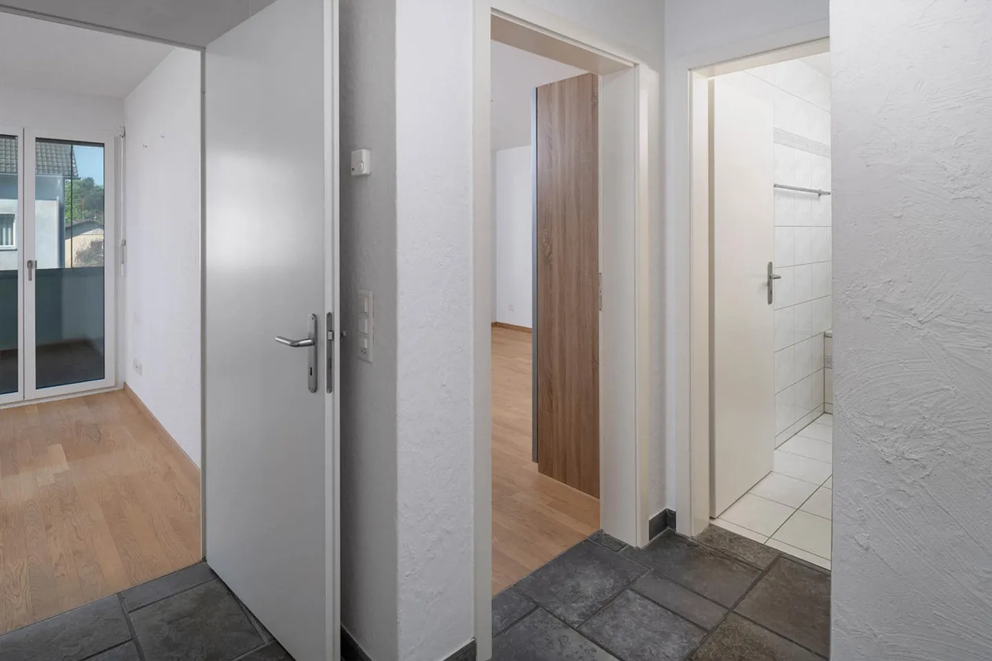 Appartement attrayant de 2,5 pièces ! - Photo 3 sur 13