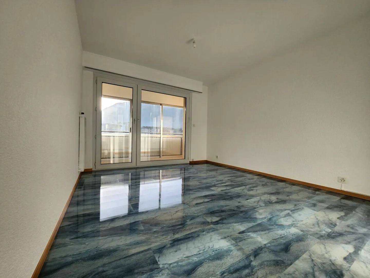 Sehr schöne 3,5 Zimmer mit freiem Blick nach Südwesten - Foto 6 von 9