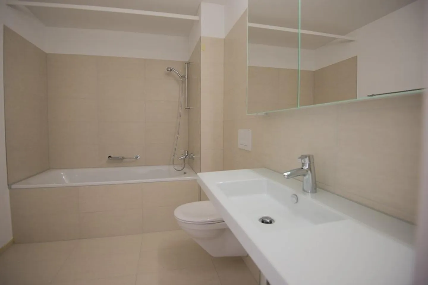 Modern 2.5-room apartment with large balcony - Photo 7 of 10