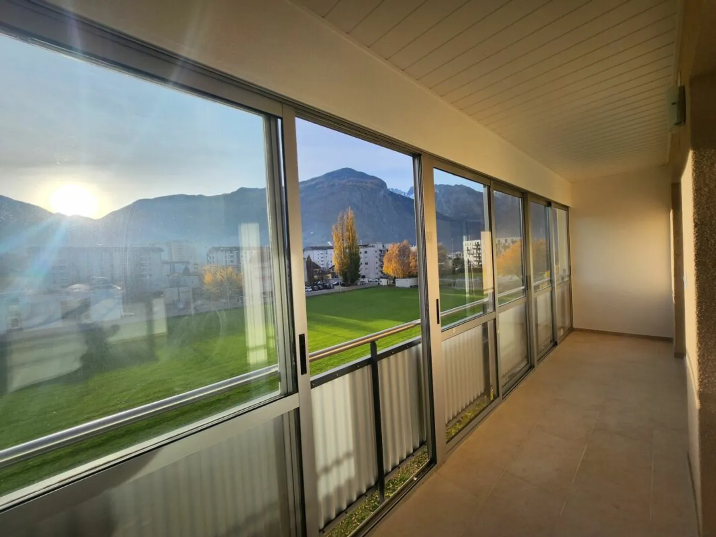 Sehr schöne 3,5 Zimmer mit freiem Blick nach Südwesten - Foto 9 von 9