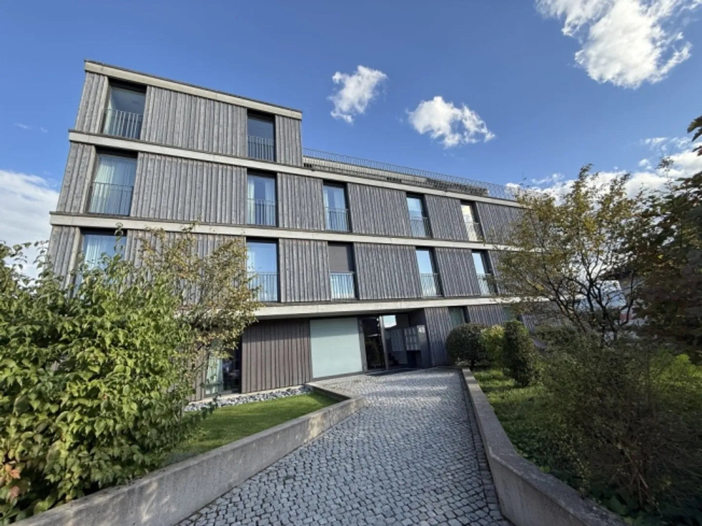 Modern, bright and lake view – 4.5-room apartment in the best location in Männedorf - Photo 2 of 12