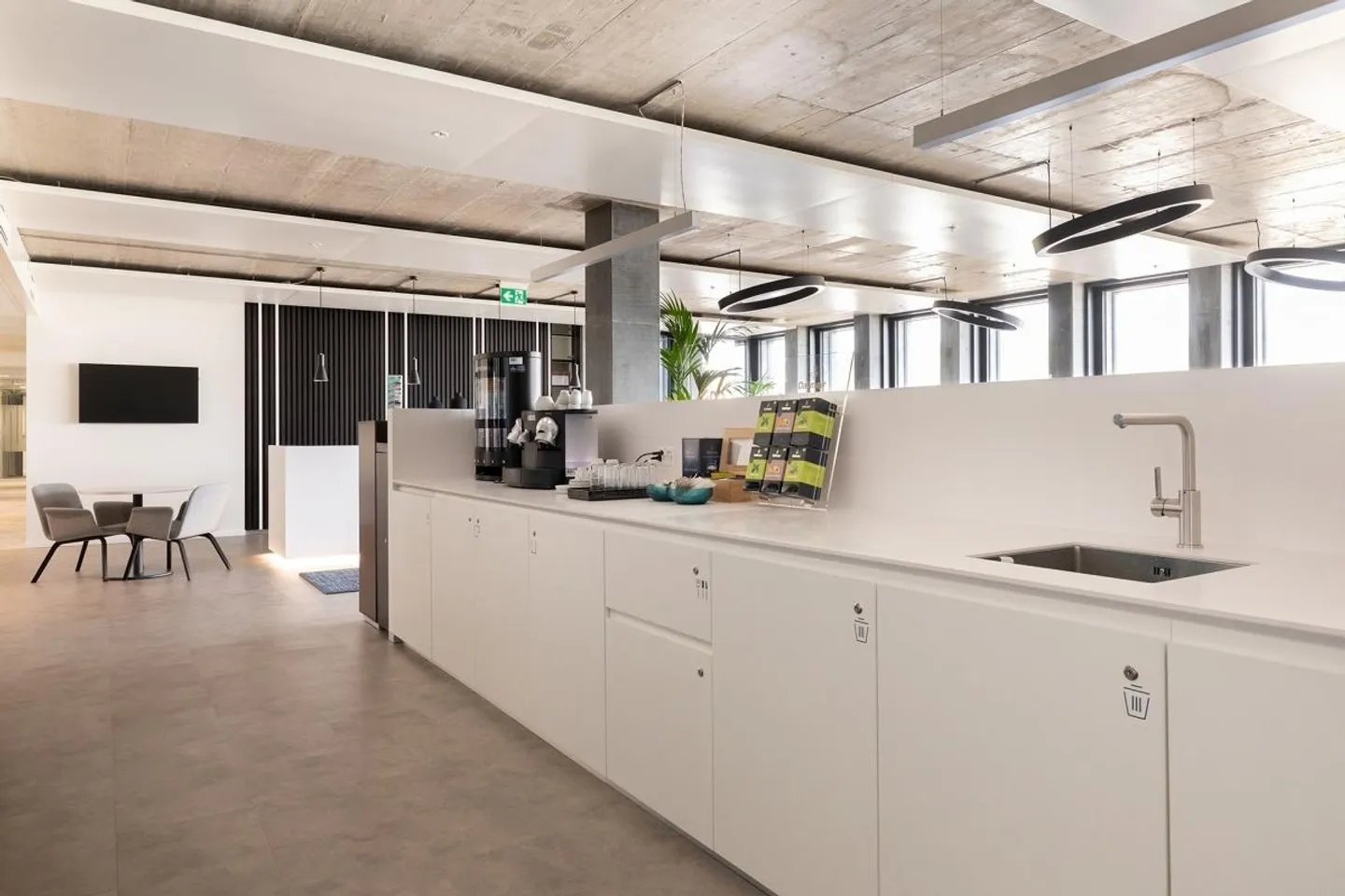 Private office space for 3 people at Regus Pont Rouge - Photo 12 of 12