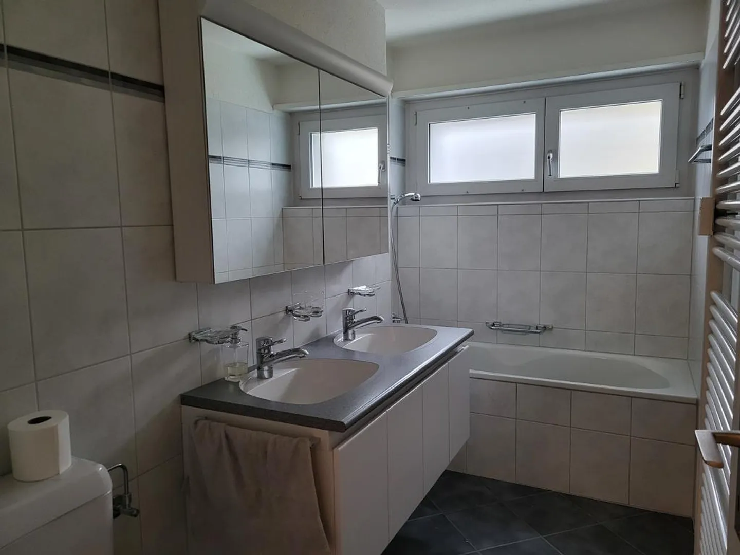 Appartamento affascinante di 3,5 stanze con area salotto nel giardino - Foto 5 di 8