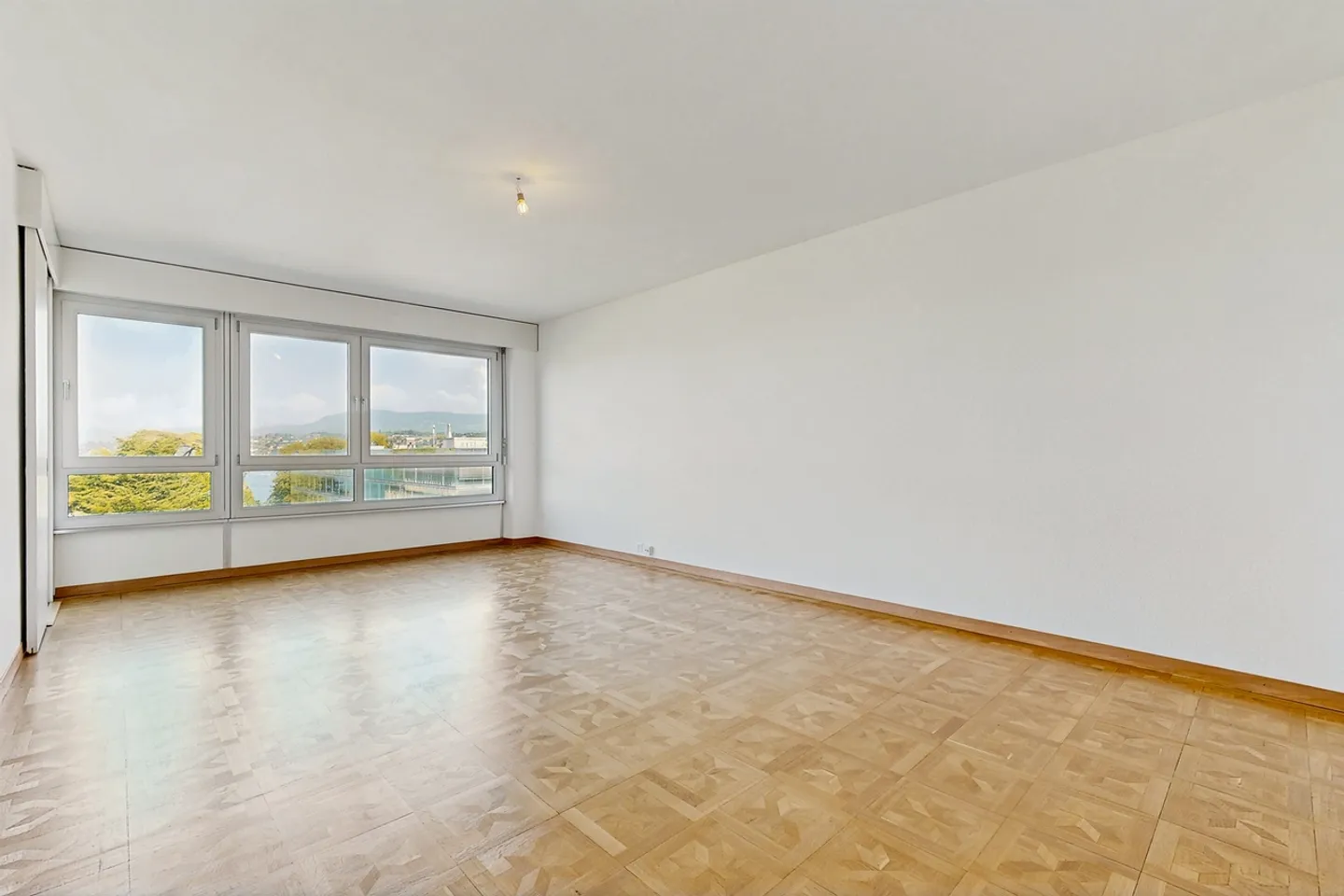 Appartement lumineux avec vue sur le lac - Photo 2 sur 11