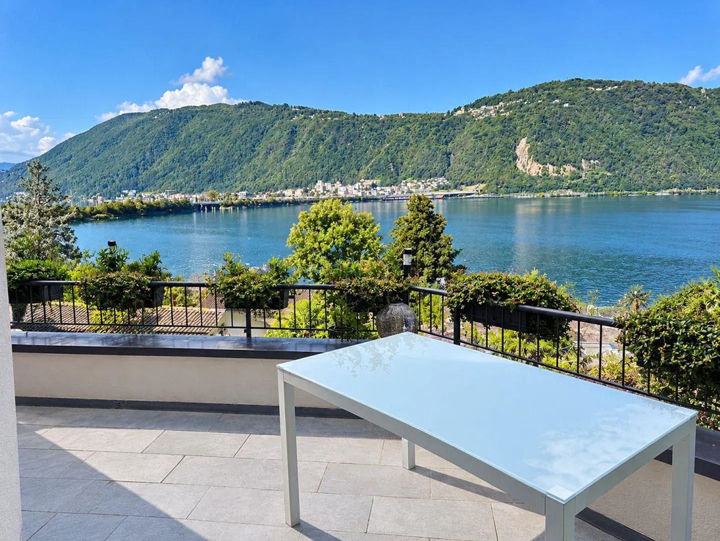 Renoviertes Reihenhaus mit Panoramaterrasse und privatem Garten am See - Foto 4 von 21