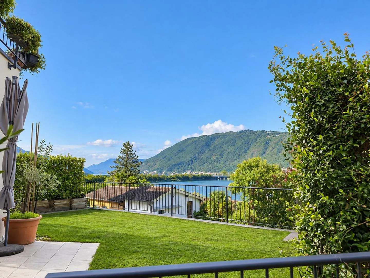 Renoviertes Reihenhaus mit Panoramaterrasse und privatem Garten am See - Foto 15 von 21