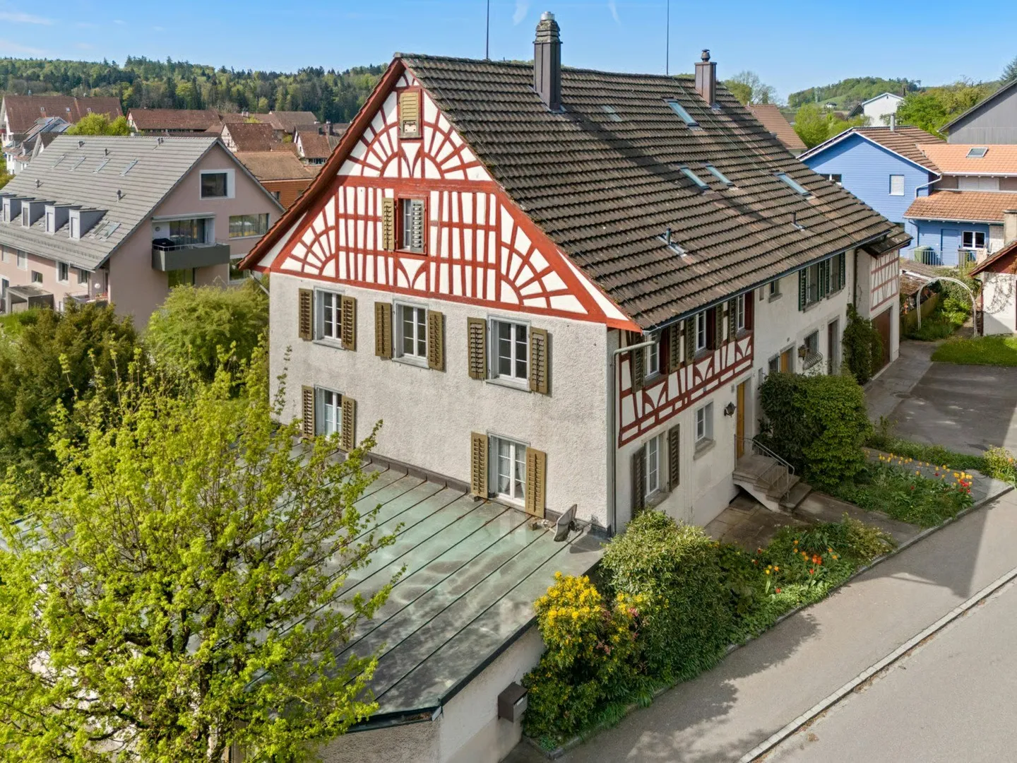 Charming semi-detached house with large garden and plenty of potential in a quiet location - Photo 1 of 10