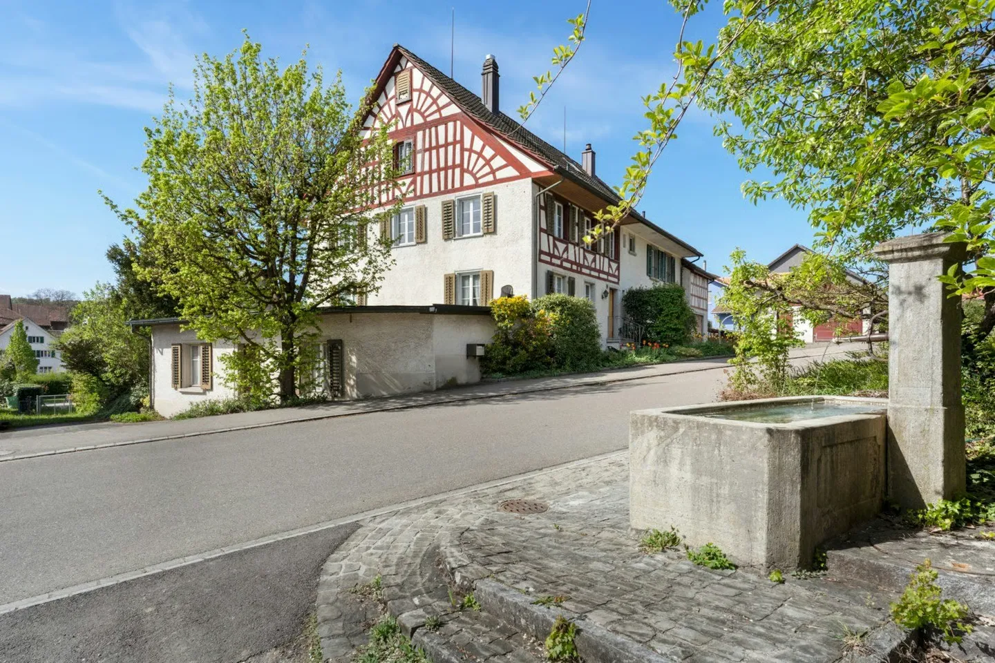 Charming semi-detached house with large garden and plenty of potential in a quiet location - Photo 2 of 10
