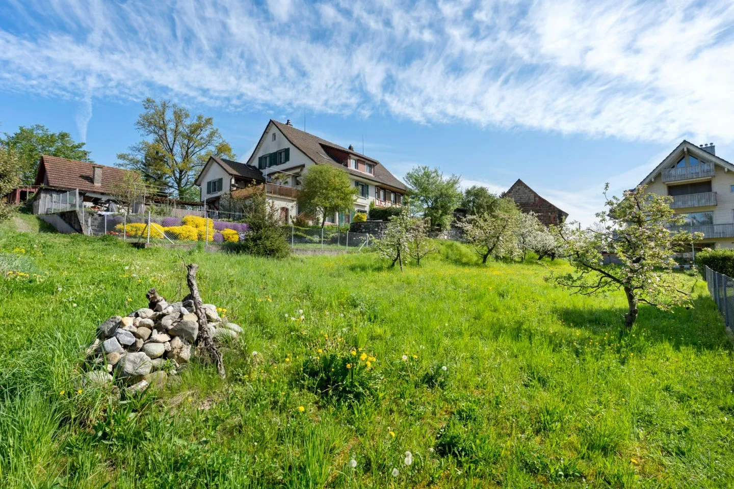 Charming semi-detached house with large garden and plenty of potential in a quiet location - Photo 4 of 10