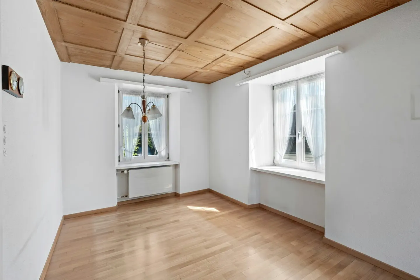 Charming semi-detached house with large garden and plenty of potential in a quiet location - Photo 7 of 10