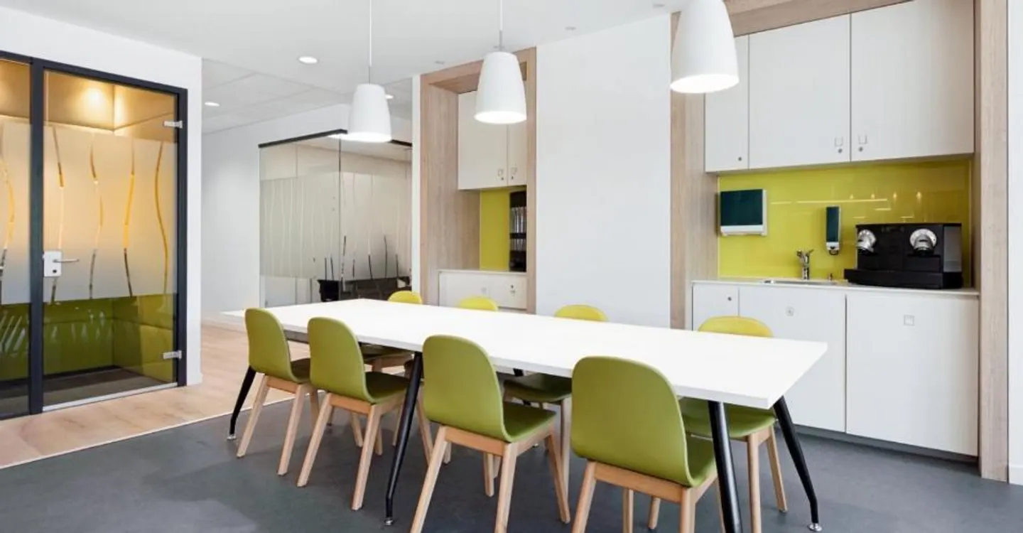 Private office for 10 at Regus Main Station - Photo 5 of 6