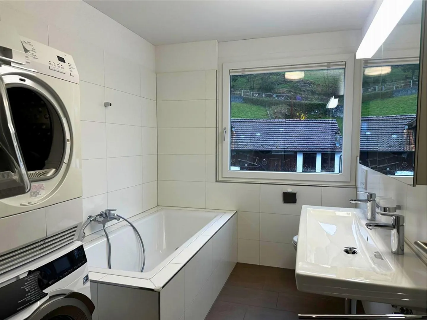 Appartement moderne de 3,5 pièces au 1er étage avec grand balcon et belle vue - Photo 4 sur 13