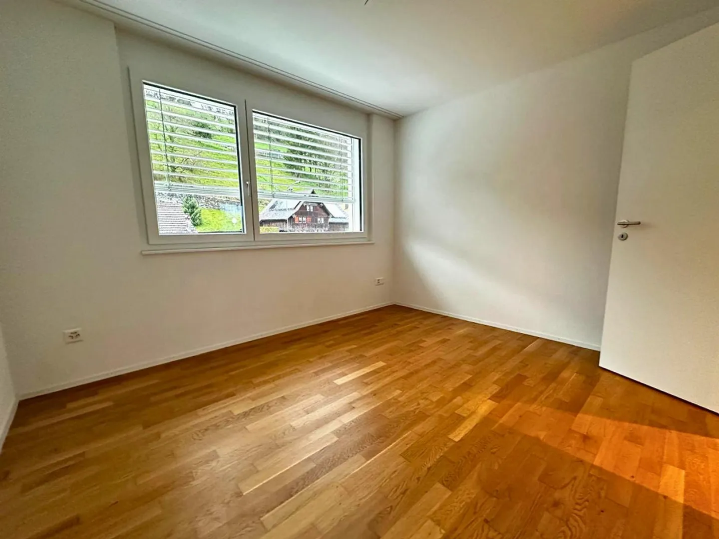 Appartement moderne de 3,5 pièces au 1er étage avec grand balcon et belle vue - Photo 6 sur 13