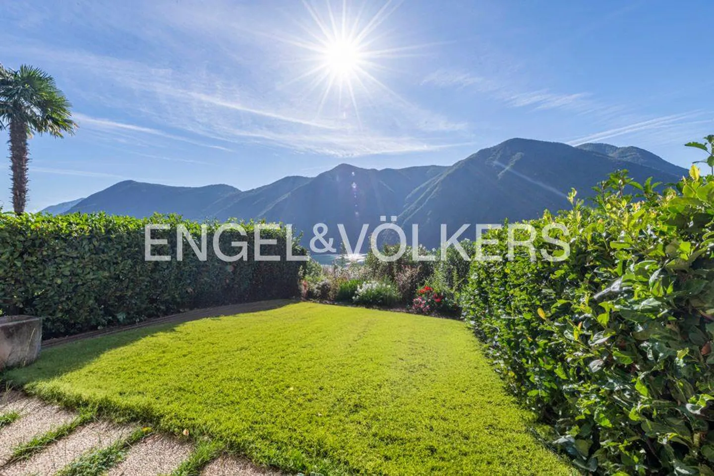 Charmantes Haus mit Seeblick - Foto 2 von 5