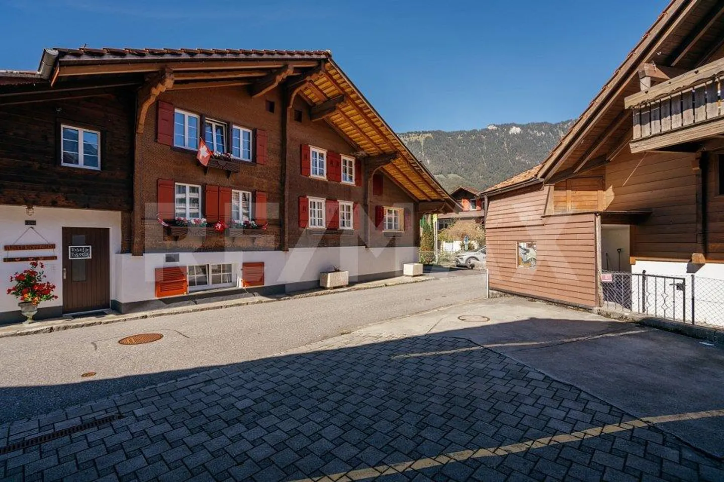 Proprietà caratteristica con due livelli abitativi, ampi terreni... - Foto 1 di 13