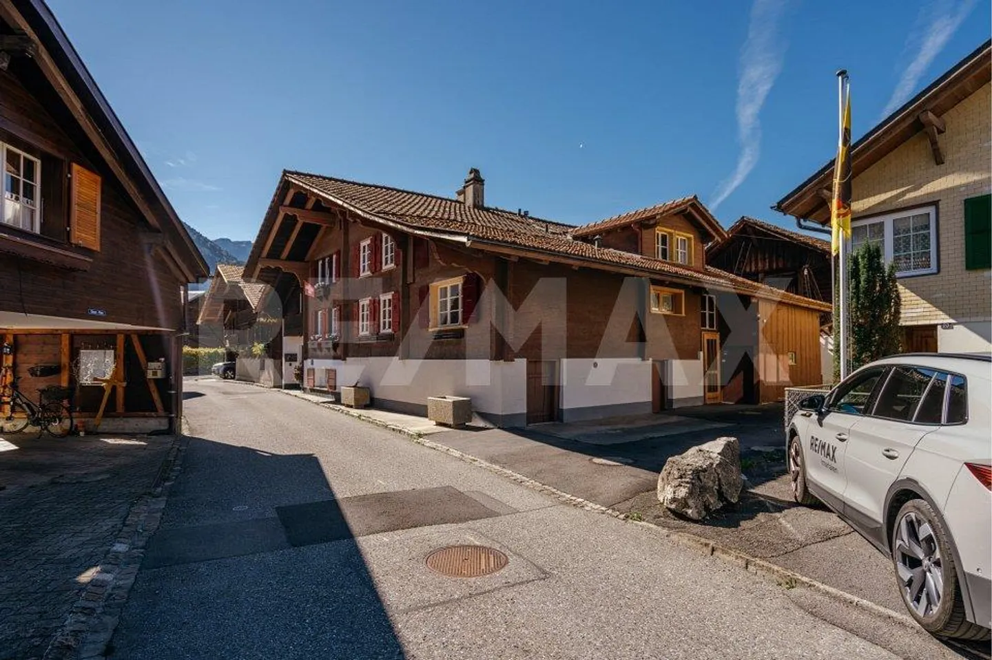 Proprietà caratteristica con due livelli abitativi, ampi terreni... - Foto 2 di 13