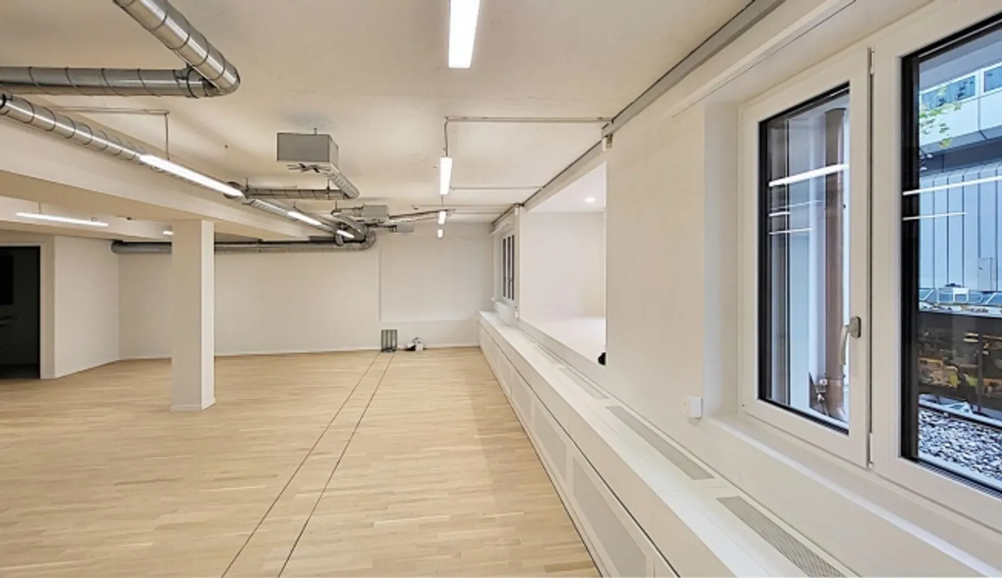 «"Zentrale Büroflächen - teilsaniert mit Option zur Fertigstellung!"» - Foto 1 von 13