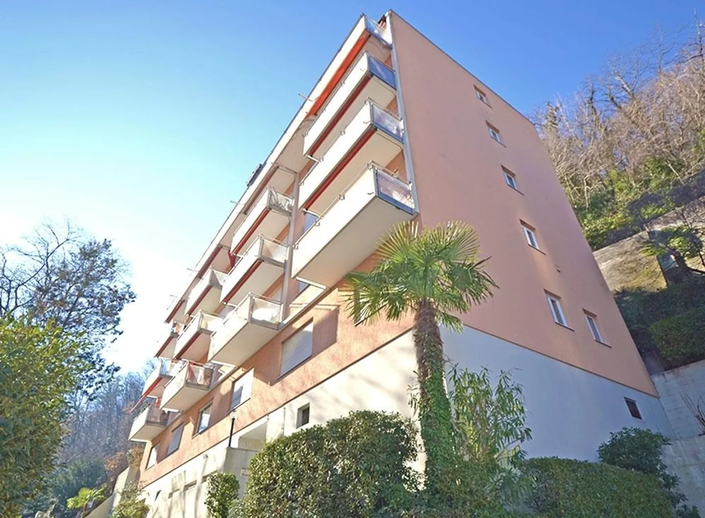 For rent: renovated and fully furnished apartment, with a view... - Photo 1 of 4
