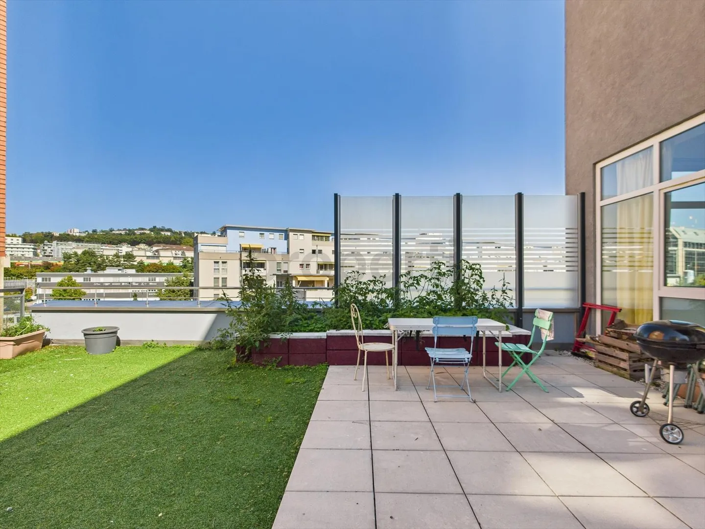 Bright and modern 2.5-room loft in the heart of Lausanne - Photo 1 of 12