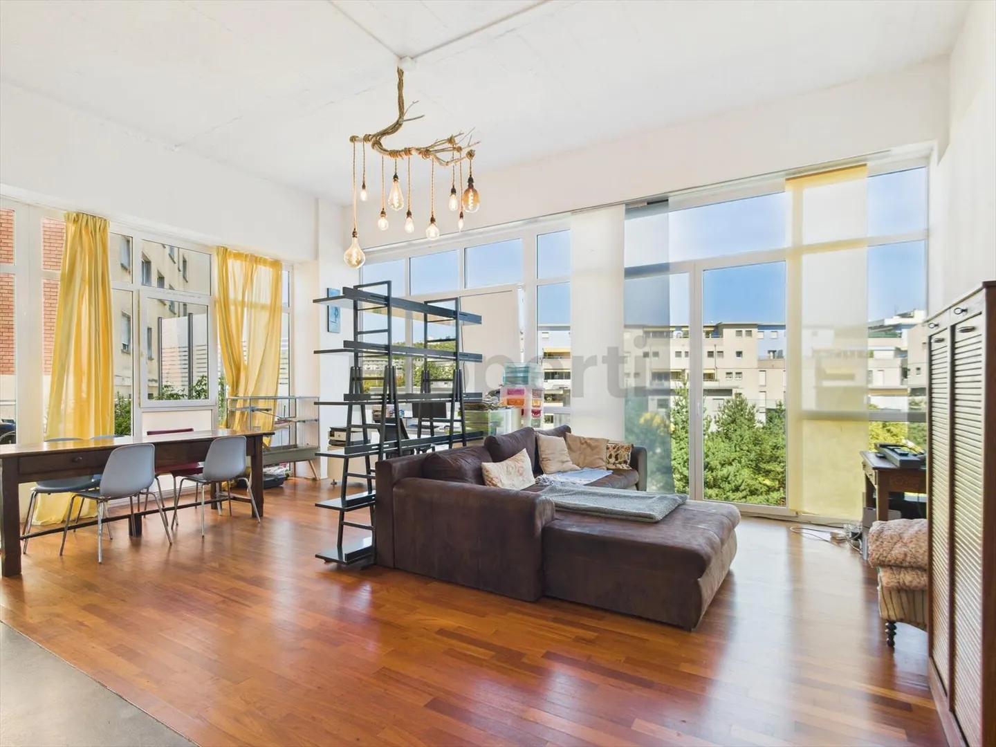 Bright and modern 2.5-room loft in the heart of Lausanne - Photo 2 of 12
