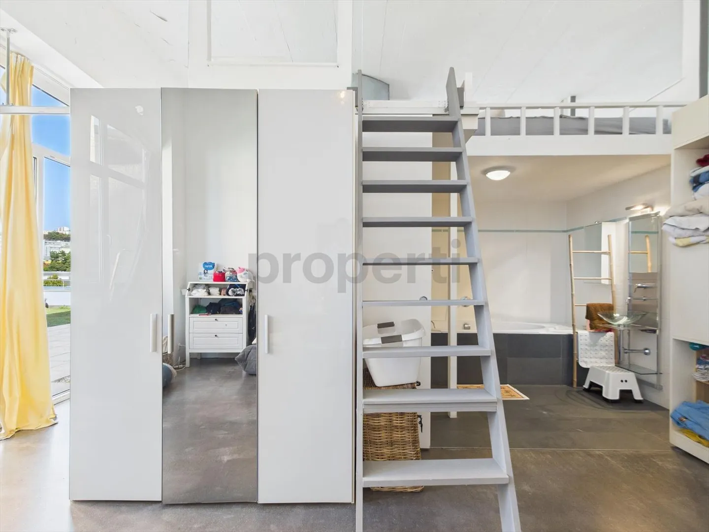 Bright and modern 2.5-room loft in the heart of Lausanne - Photo 9 of 12
