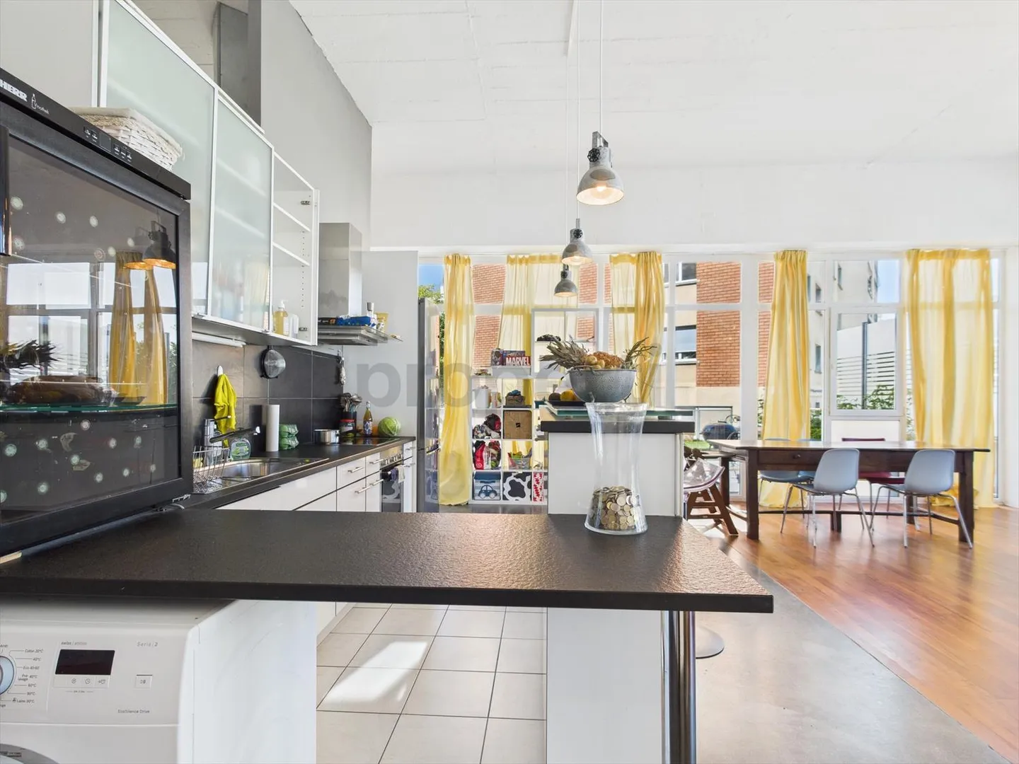 Bright and modern 2.5-room loft in the heart of Lausanne - Photo 5 of 12