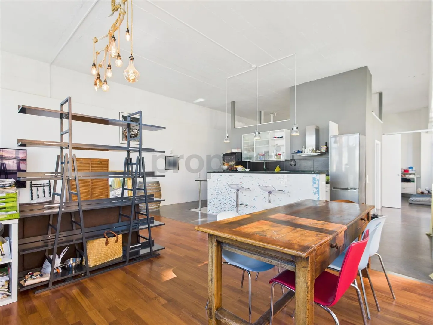 Bright and modern 2.5-room loft in the heart of Lausanne - Photo 6 of 12