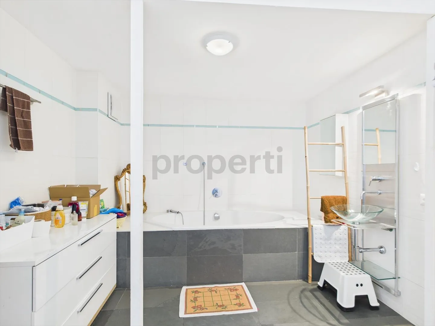 Bright and modern 2.5-room loft in the heart of Lausanne - Photo 10 of 12