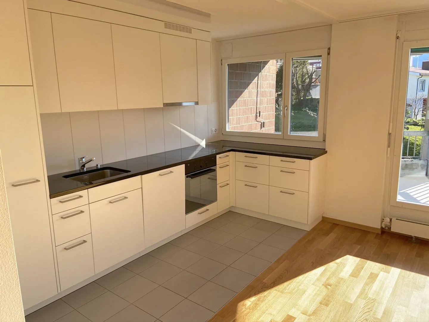 Moderne Wohnung mit Balkon - Foto 2 von 11