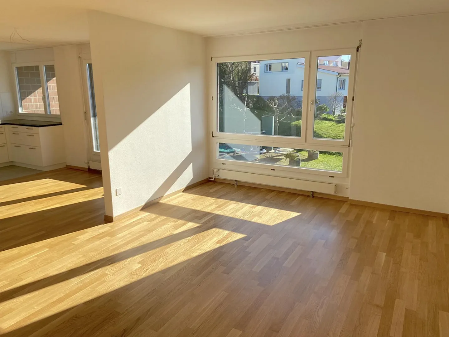 Moderne Wohnung mit Balkon - Foto 3 von 11