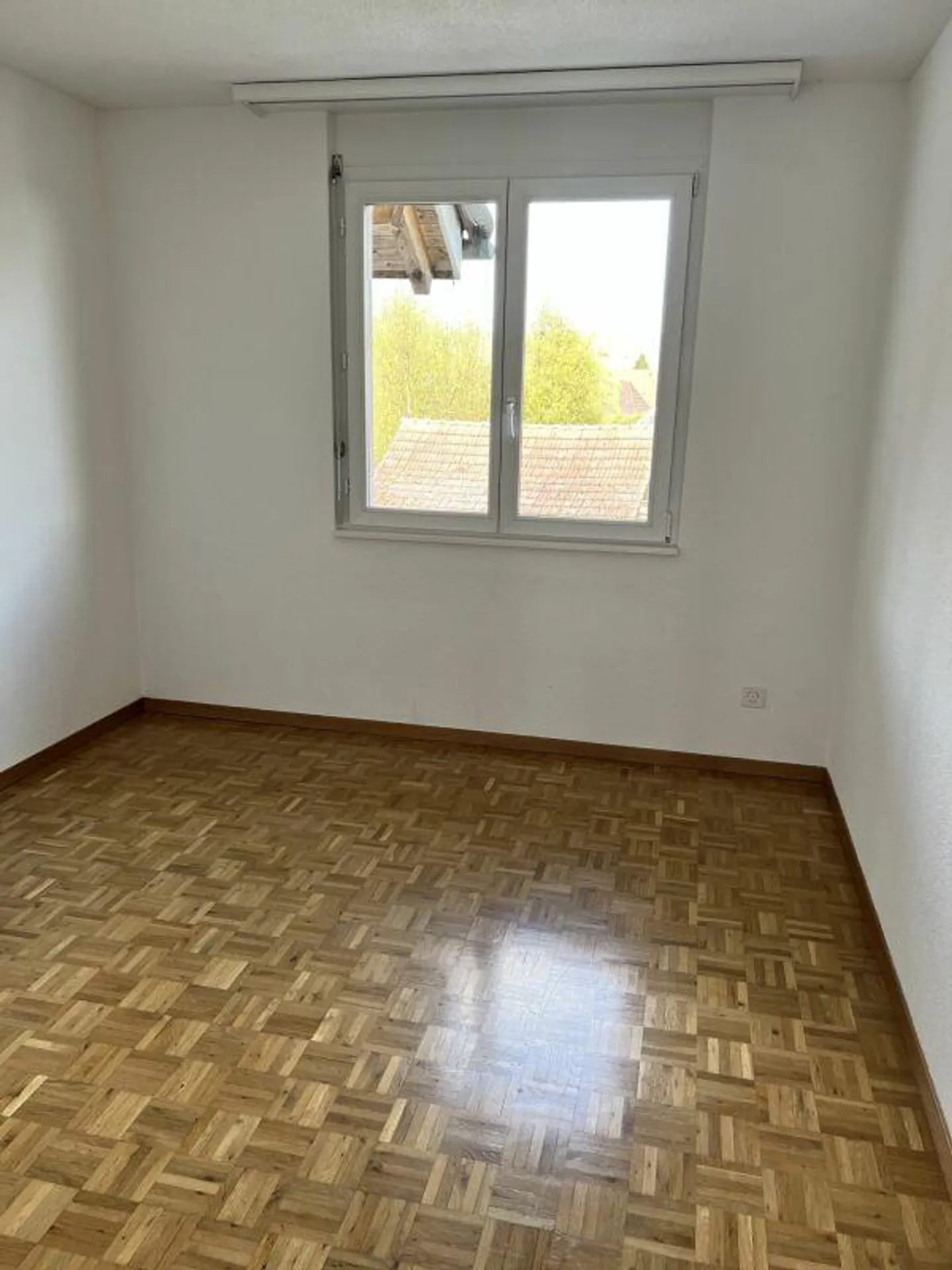Appartamento familiare di 4 1/2 stanze in una posizione tranquilla in una casa di 6 famiglie - Foto 6 di 10