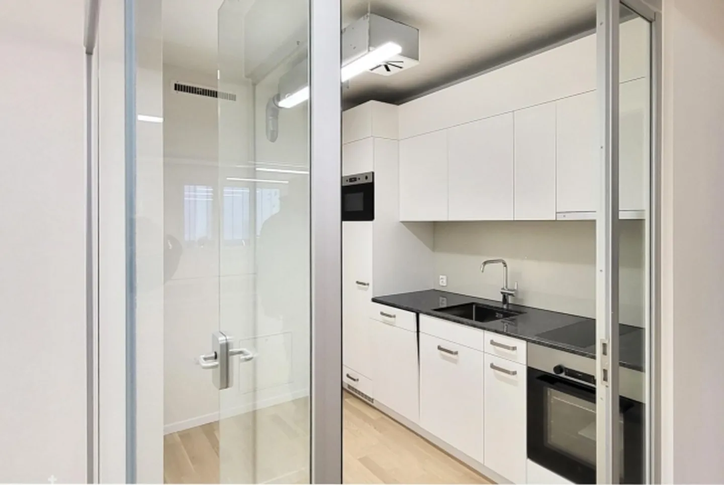 «"Zentrale Büroflächen - teilsaniert mit Option zur Fertigstellung!"» - Foto 4 von 13