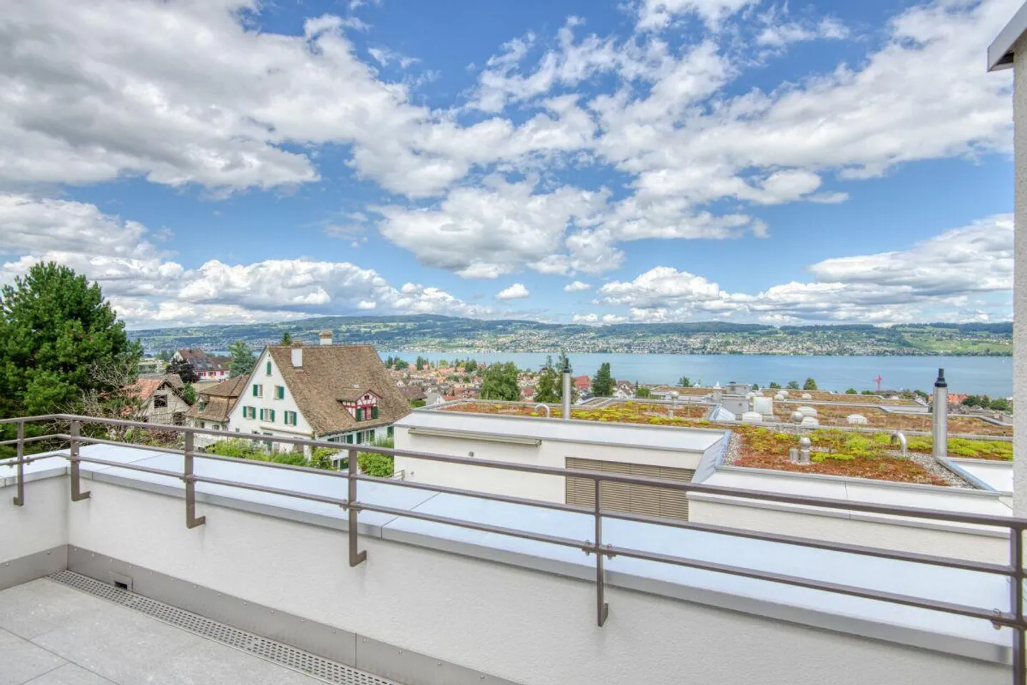 Casa di 5,5 stanze con atmosfera a 5 stelle e vista lago - Foto 3 di 17