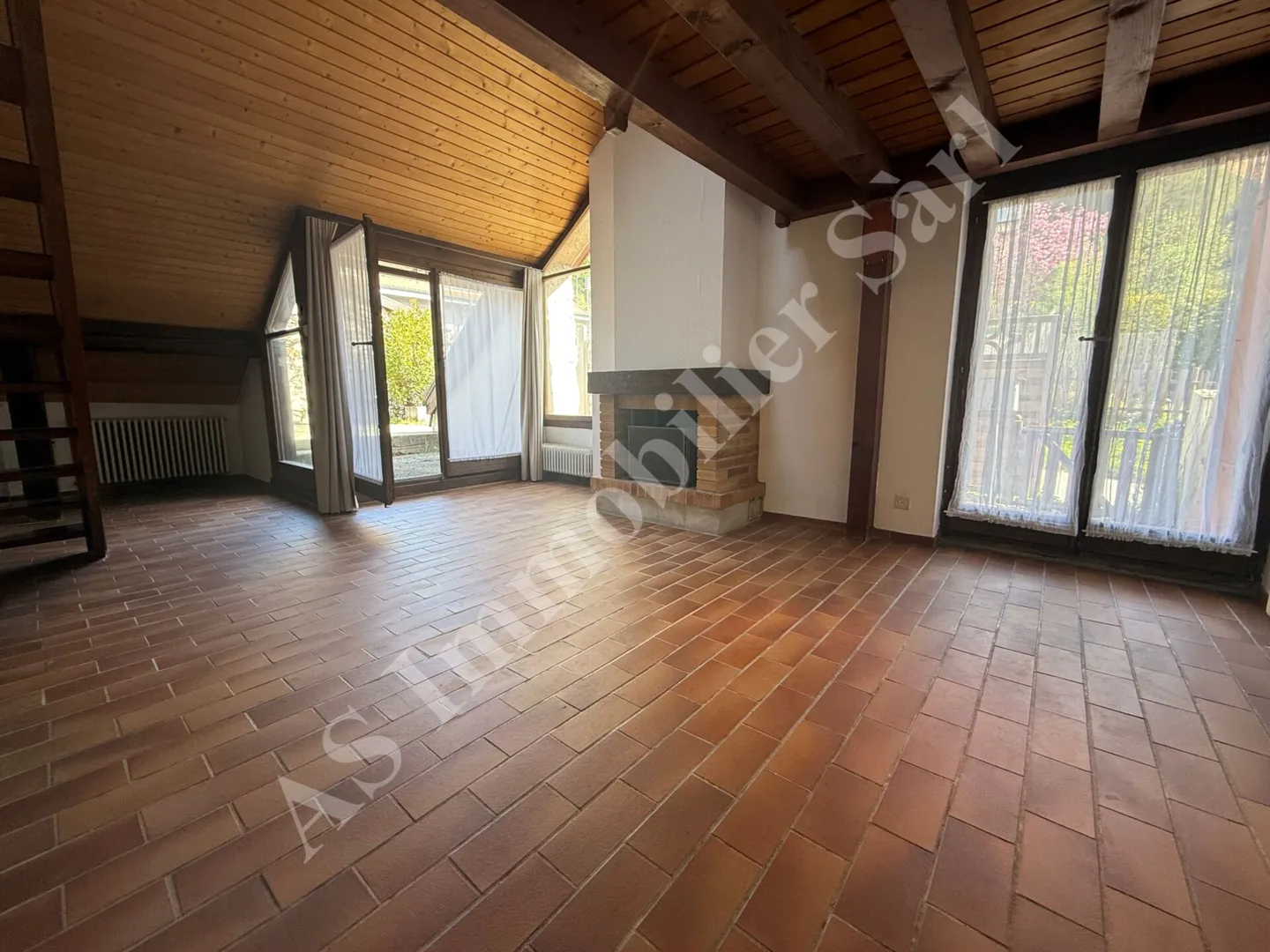 Außergewöhnliche Lage in der Nähe aller Annehmlichkeiten - Foto 6 von 15