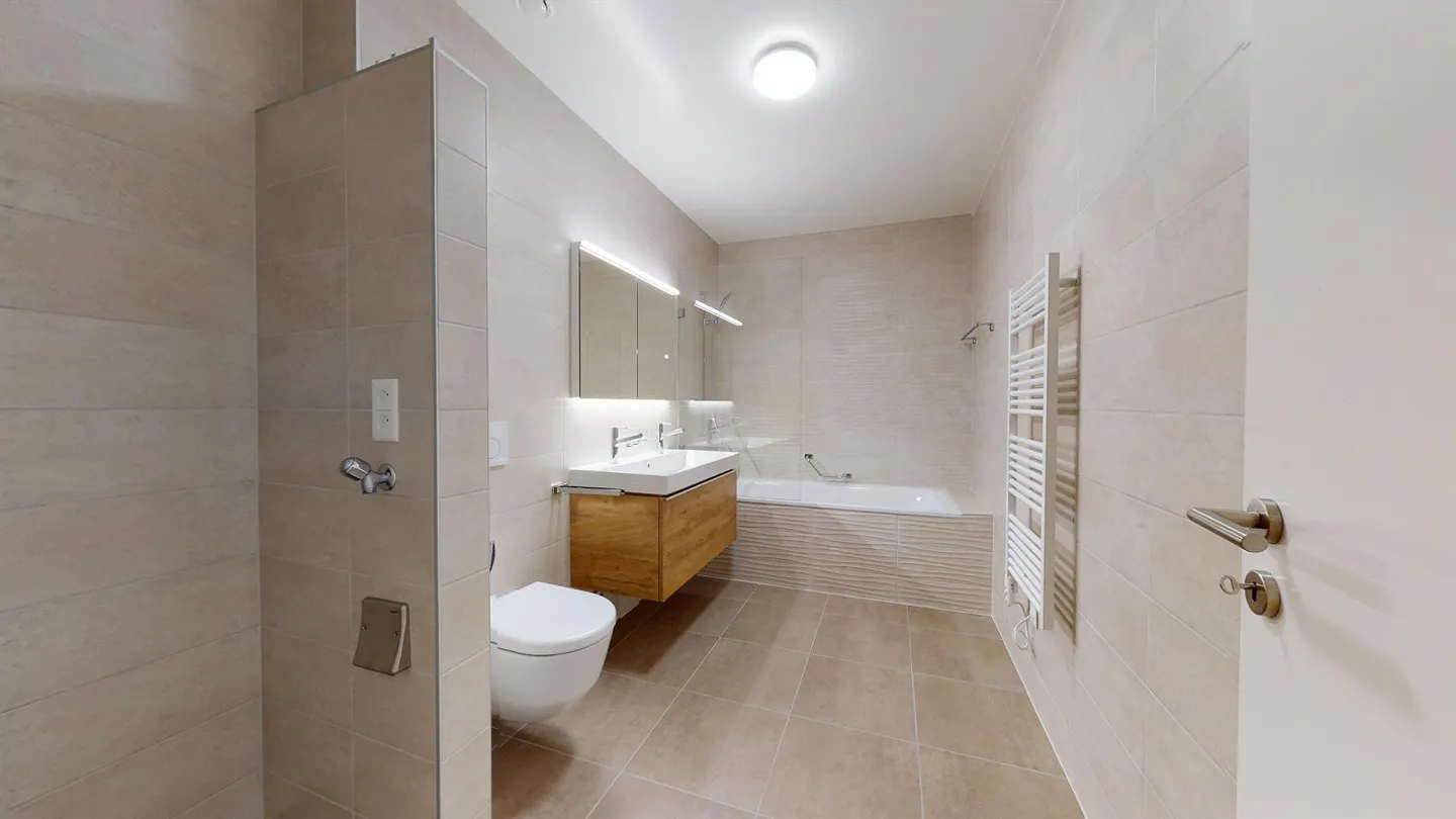 Superb high-end apartment just steps from the train station! - Photo 9 of 10