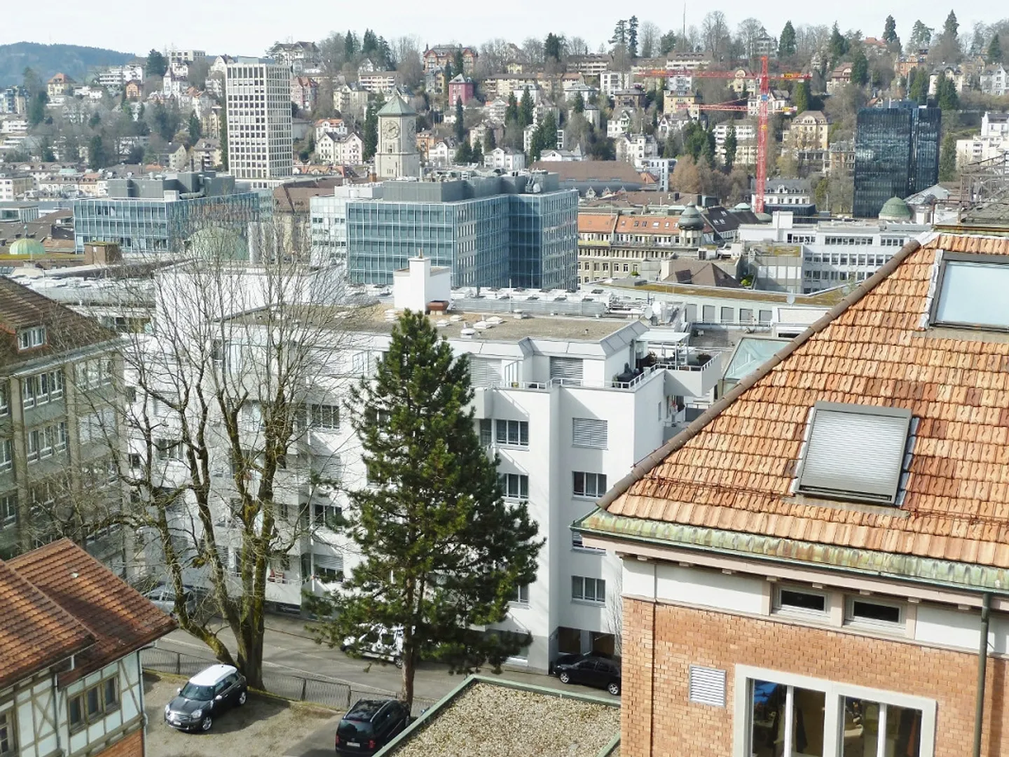 Schöne Dachwohnung mit Blick über die Stadt und Gartensitzplatz - Photo 9 of 10