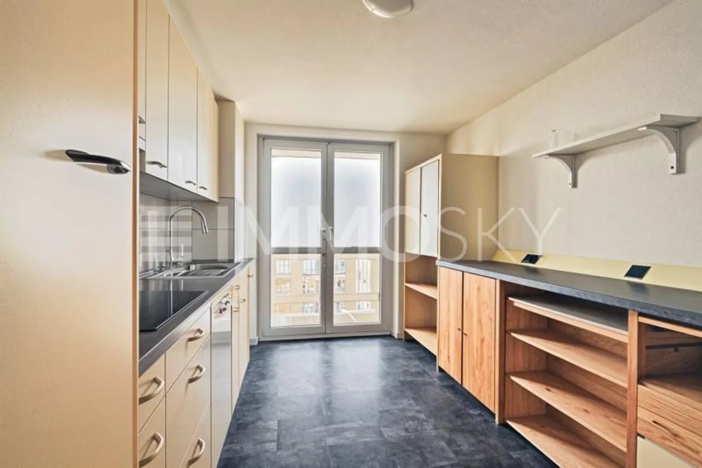 Zweifamilienhaus mit Potenzial - Foto 2 von 5