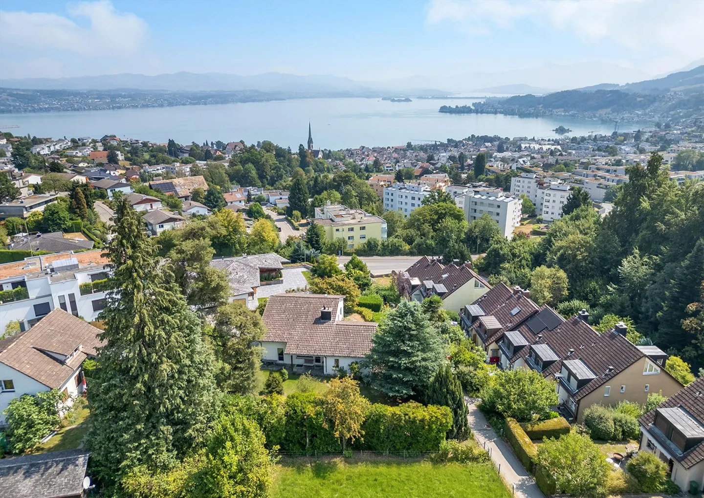 Maison individuelle indépendante avec vue sur le lac et potentiel de développement - Photo 1 sur 4