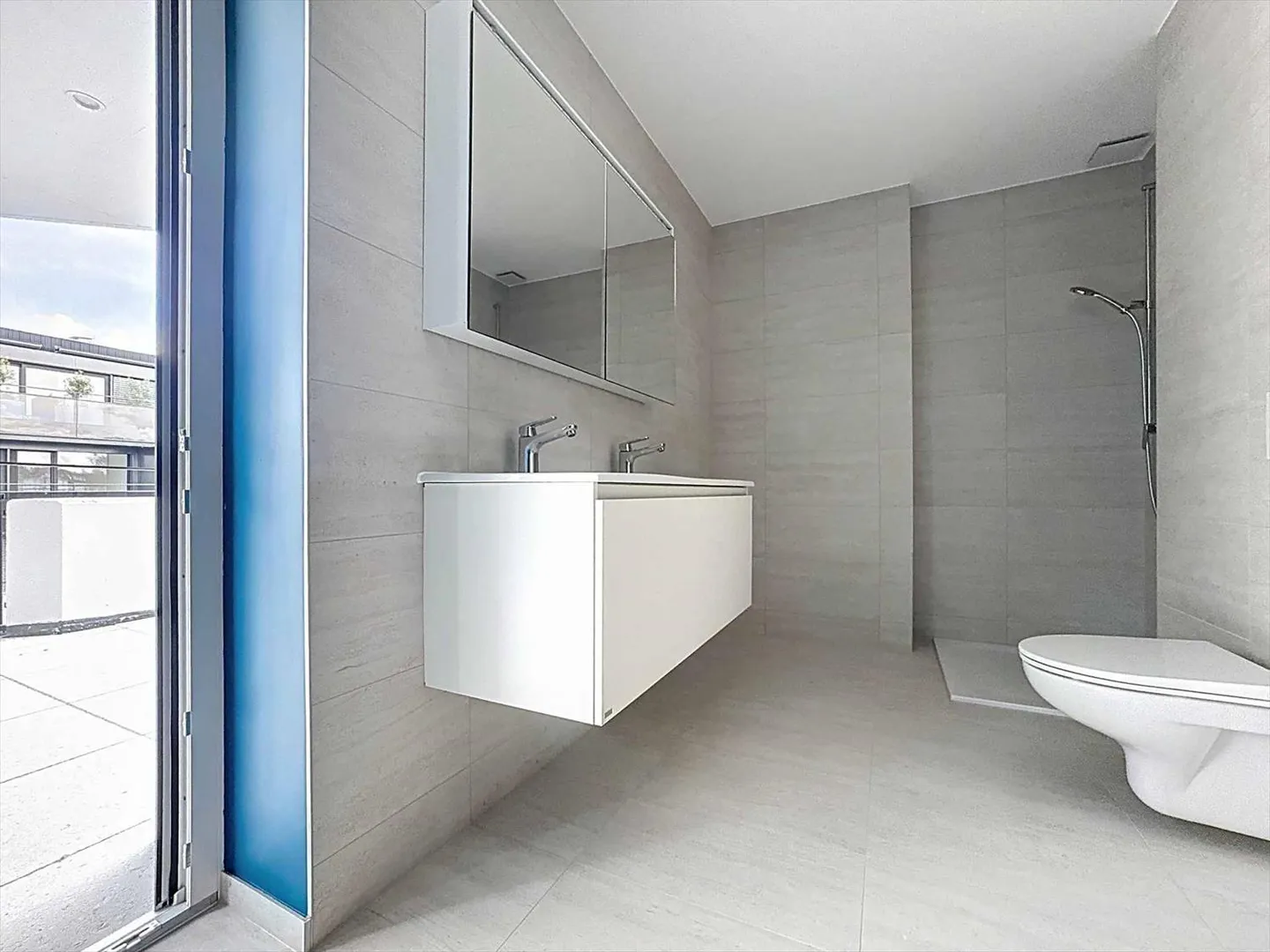 Attique de Luxe avec Terrasse - Photo 6 sur 13