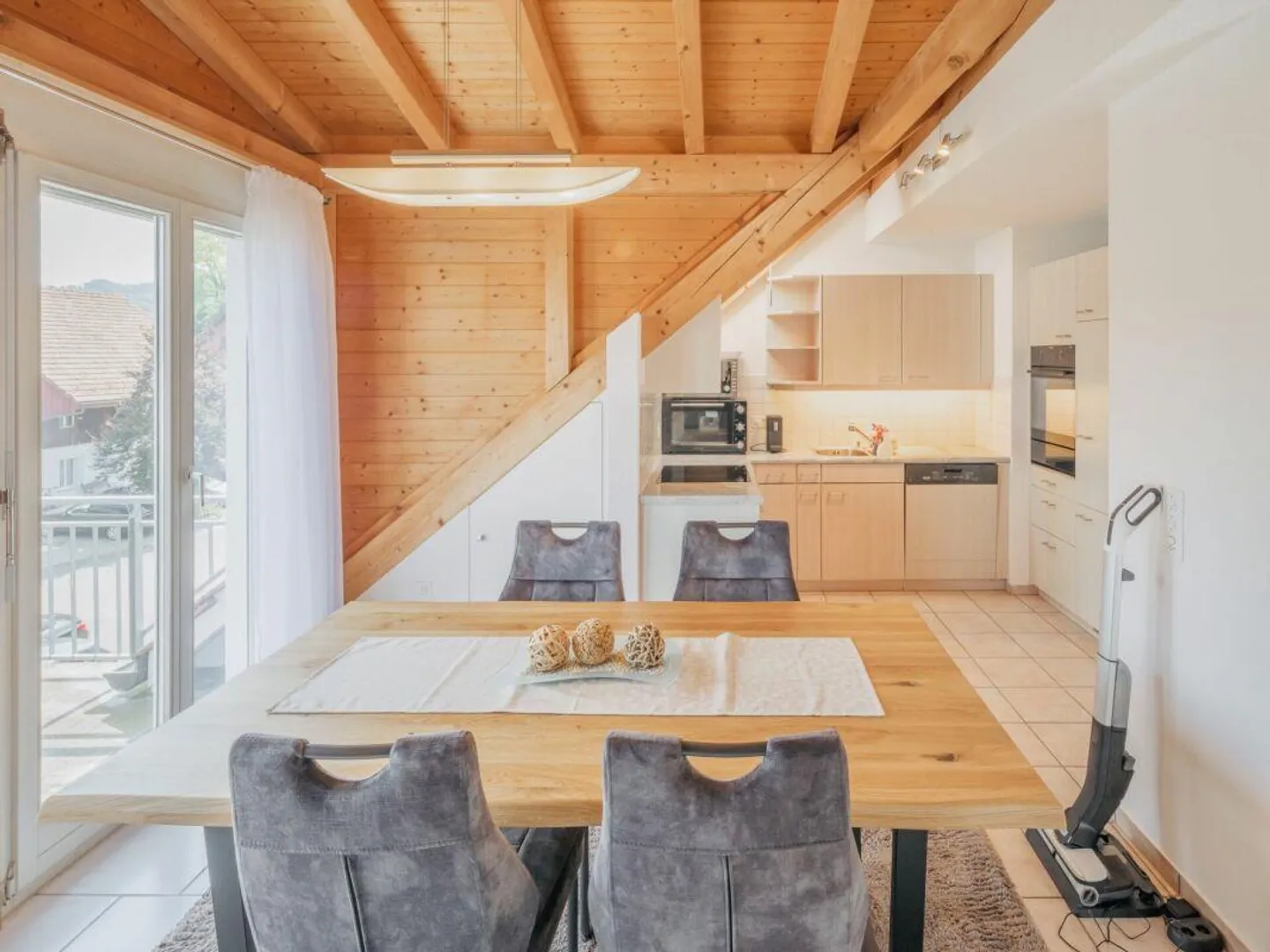 Incantevole maisonette di 2,5 stanze con vista sul Reno - Foto 2 di 16