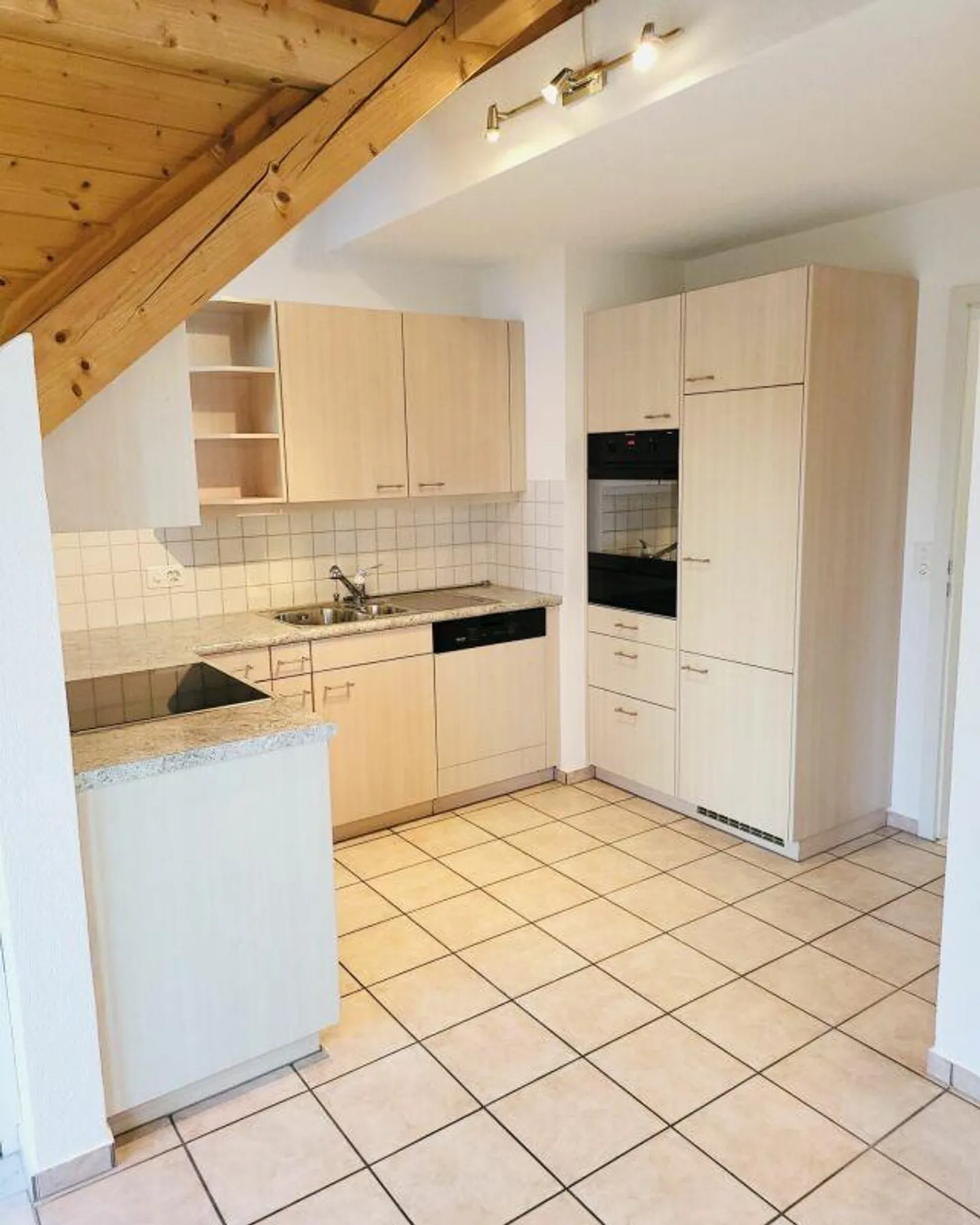 Incantevole maisonette di 2,5 stanze con vista sul Reno - Foto 3 di 16