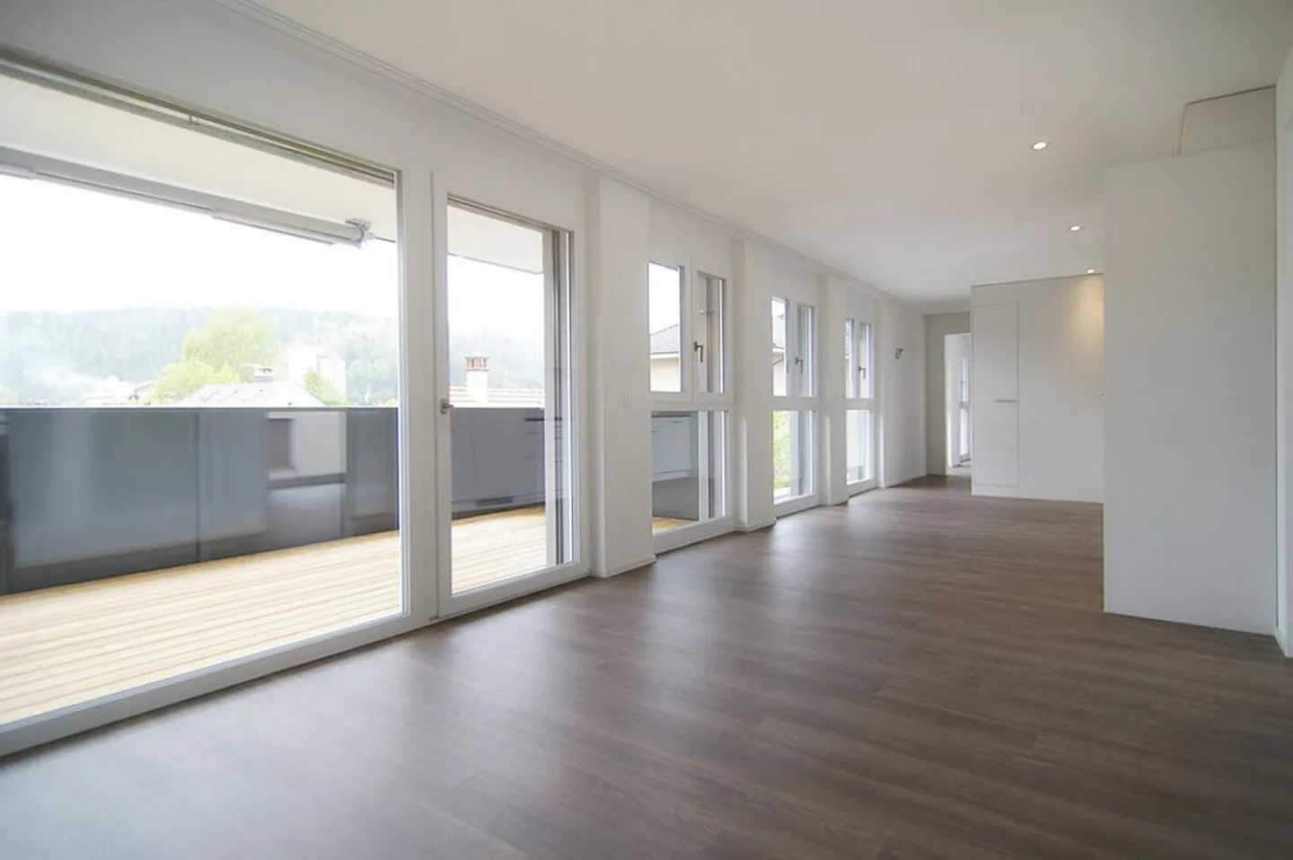 Modern 4.5-Room Apartment - Photo 1 of 9